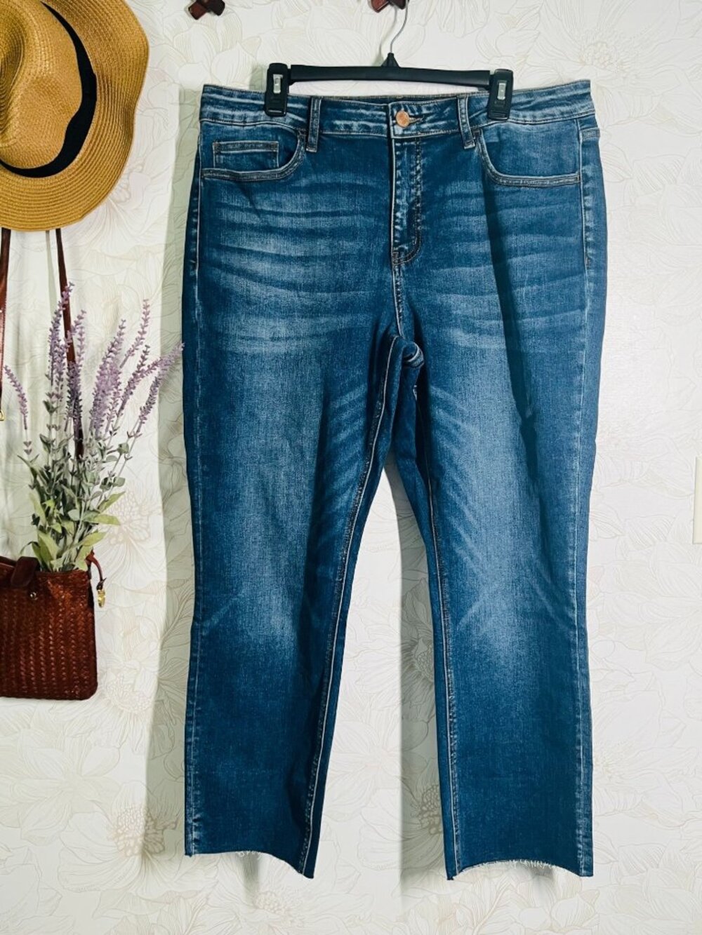 Lovervet Womens Mid-Rise Dark Wash Straight-Leg Jeans Size 16W With Raw Hem